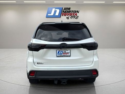 Used 2019 Toyota Highlander Limited FWD image 6