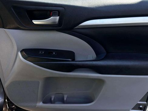 Used 2017 Toyota Highlander XLE image 8