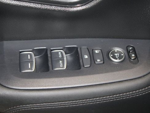 Used 2023 Honda HR-V EX-L image 9