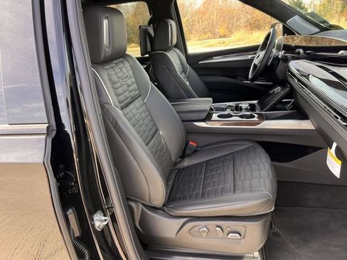 Certified 2026 Cadillac Escalade Platinum Sport image 28