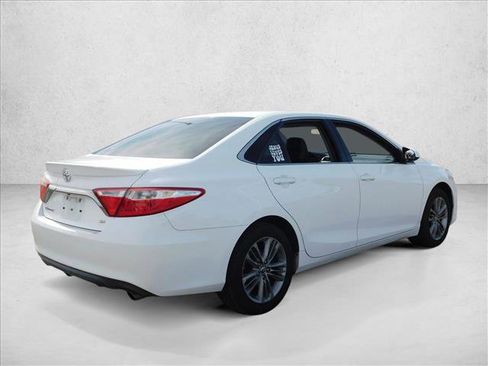 Used 2017 Toyota Camry SE image 5
