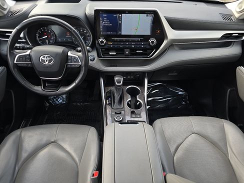 Used 2020 Toyota Highlander Platinum image 10