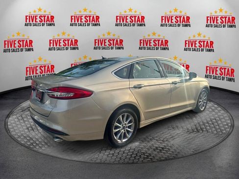 Used 2017 Ford Fusion SE w/ Fusion SE Technology Package FWD image 7