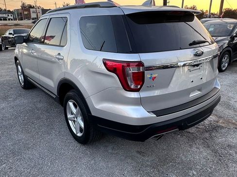 Used 2018 Ford Explorer XLT FWD image 7