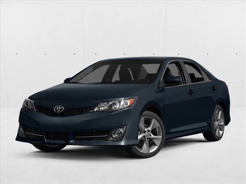 Used 2014 Toyota Camry SE image 1