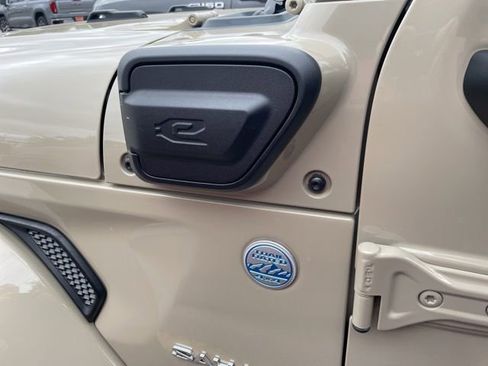 Used 2022 Jeep Wrangler Unlimited Sahara w/ Cold Weather Group image 10