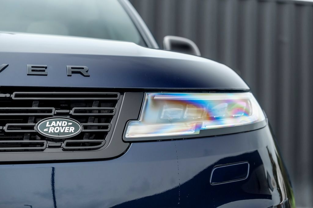 New 2026 Land Rover Range Rover Sport Dynamic SE AWD/4WD image 6
