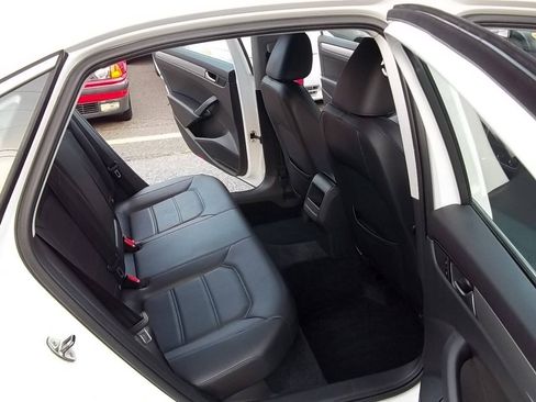 Used 2014 Volkswagen Passat 1.8T Wolfsburg Edition FWD image 12