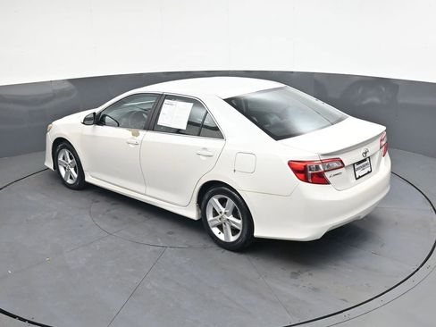 Used 2014 Toyota Camry SE FWD image 34