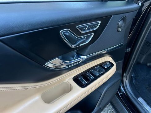 Used 2020 Lincoln Corsair Reserve image 11