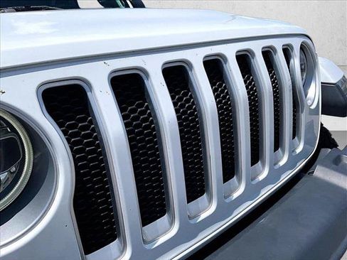 Used 2018 Jeep Wrangler Unlimited Sahara AWD/4WD image 26