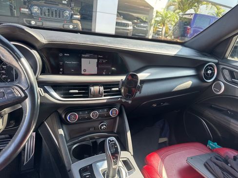Used 2022 Alfa Romeo Stelvio Veloce AWD/4WD image 16