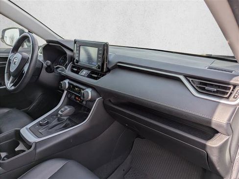 Used 2021 Toyota RAV4 XLE Premium image 26