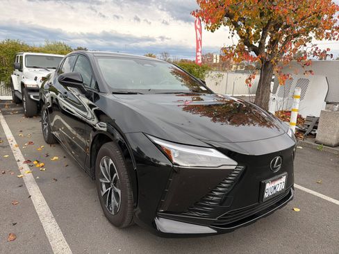 Used 2025 Lexus RZ 300e image 1