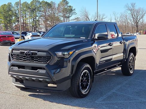Used 2024 Toyota Tacoma TRD Off-Road image 2