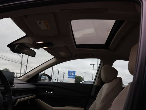 Used 2023 Honda Accord EX image 10