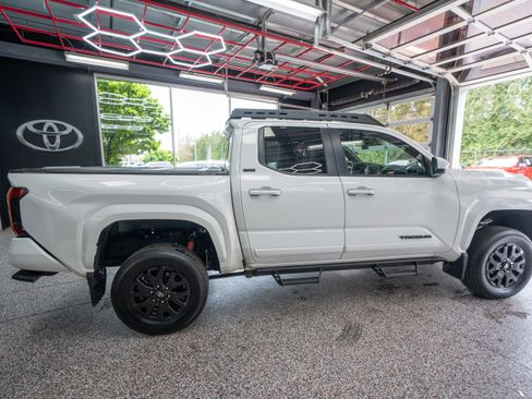 Used 2025 Toyota Tacoma SR5 AWD/4WD image 4