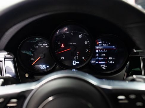 Used 2018 Porsche Macan w/ Premium Package Plus image 12