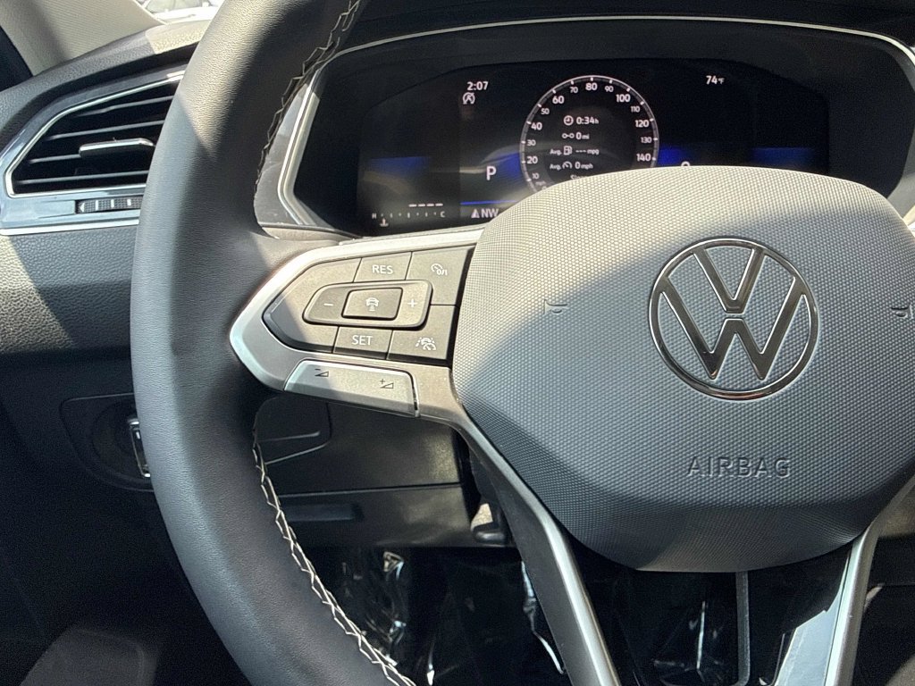 Used 2023 Volkswagen Tiguan SE FWD image 18