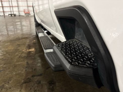 Used 2023 Chevrolet Silverado 2500 LT w/ Convenience Package image 12