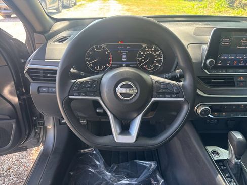 Used 2025 Nissan Altima 2.5 SV FWD image 29