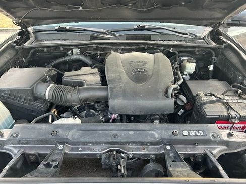 Used 2017 Toyota Tacoma SR5 w/ Tow Package image 31