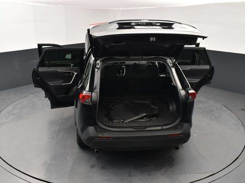 Used 2021 Toyota RAV4 LE AWD/4WD image 29