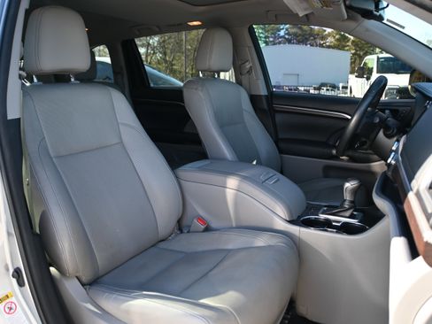 Used 2015 Toyota Highlander Limited image 20