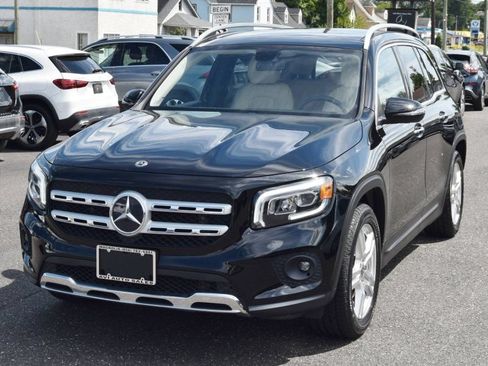 Used 2020 Mercedes-Benz GLB 250 4MATIC w/ Premium Package image 3