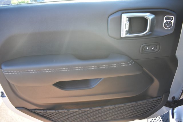 Used 2023 Jeep Wrangler Unlimited Sahara AWD/4WD image 13