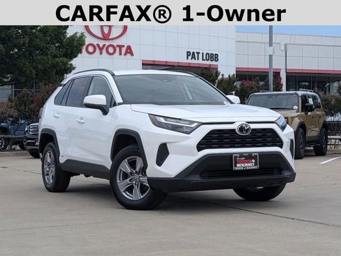 Used 2025 Toyota RAV4 XLE AWD/4WD image 2