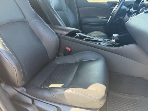 Used 2019 Toyota C-HR Limited FWD image 14