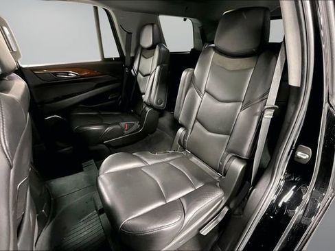 Used 2018 Cadillac Escalade Luxury image 23