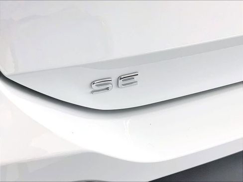 New 2026 Volkswagen Tiguan SE AWD/4WD image 9