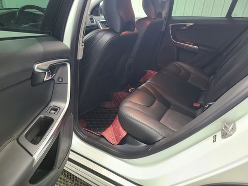 Used 2016 Volvo V60 T5 Cross Country Platinum w/ Climate Package image 36