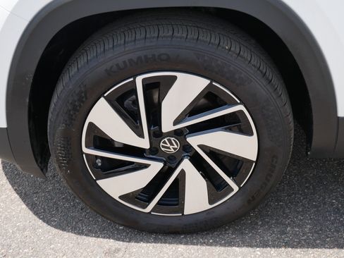 Certified 2025 Volkswagen Atlas SEL AWD/4WD image 15