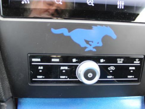 Used 2012 Ford Mustang Convertible image 21