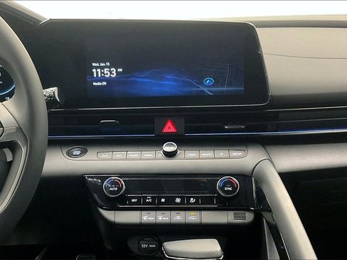 Certified 2025 Hyundai Elantra SEL image 6