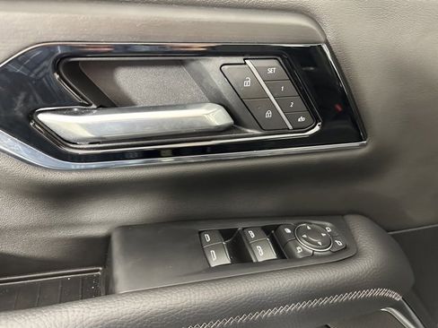 Used 2025 GMC Yukon XL Denali image 23