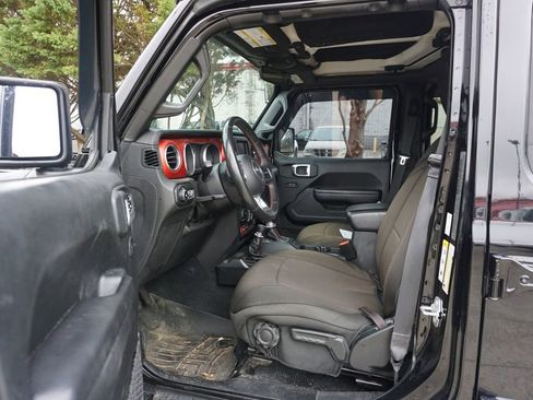 Used 2018 Jeep Wrangler Unlimited Rubicon w/ Cold Weather Group image 2