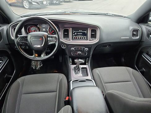 Used 2019 Dodge Charger SXT image 9