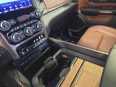 Used 2019 RAM 1500 Limited w/ Body Color Bumper Group image 25