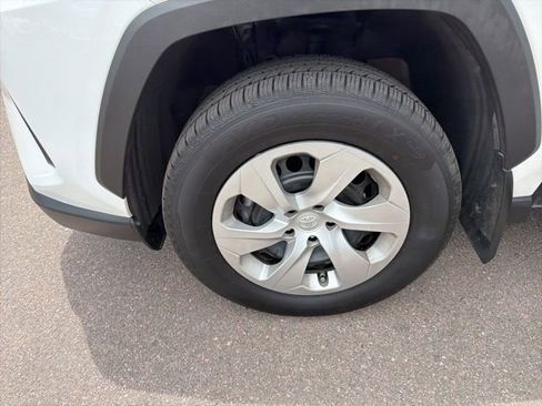 Used 2022 Toyota RAV4 LE AWD/4WD image 9