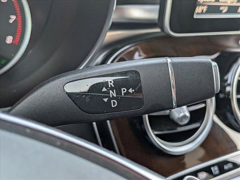 Used 2018 Mercedes-Benz GLC 350e 4MATIC image 12