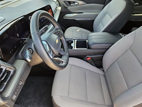 Used 2025 Chevrolet Traverse LT AWD/4WD image 16