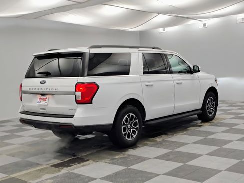 Used 2024 Ford Expedition Max XLT image 11