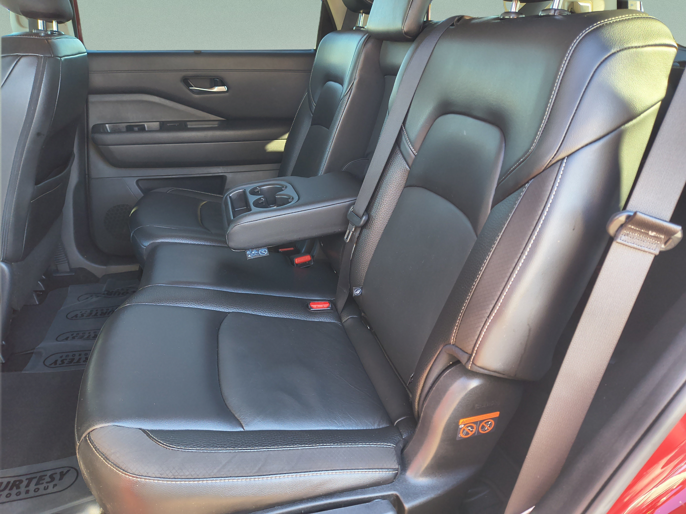 Certified 2023 Nissan Pathfinder SL w/ Black Appearance Package AWD/4WD image 16