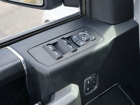 Used 2018 Ford F150 Platinum w/ Equipment Group 701A Luxury image 17