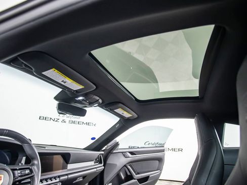 Used 2025 Porsche 911 Carrera RWD image 20