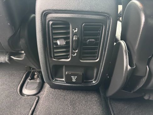 Used 2020 Jeep Grand Cherokee Altitude image 14